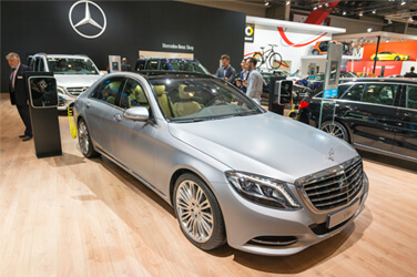 Qué hacer con esta acción del fabricante alemán Mercedes-Benz para la que hemos revisado al alza nuestras previsiones.